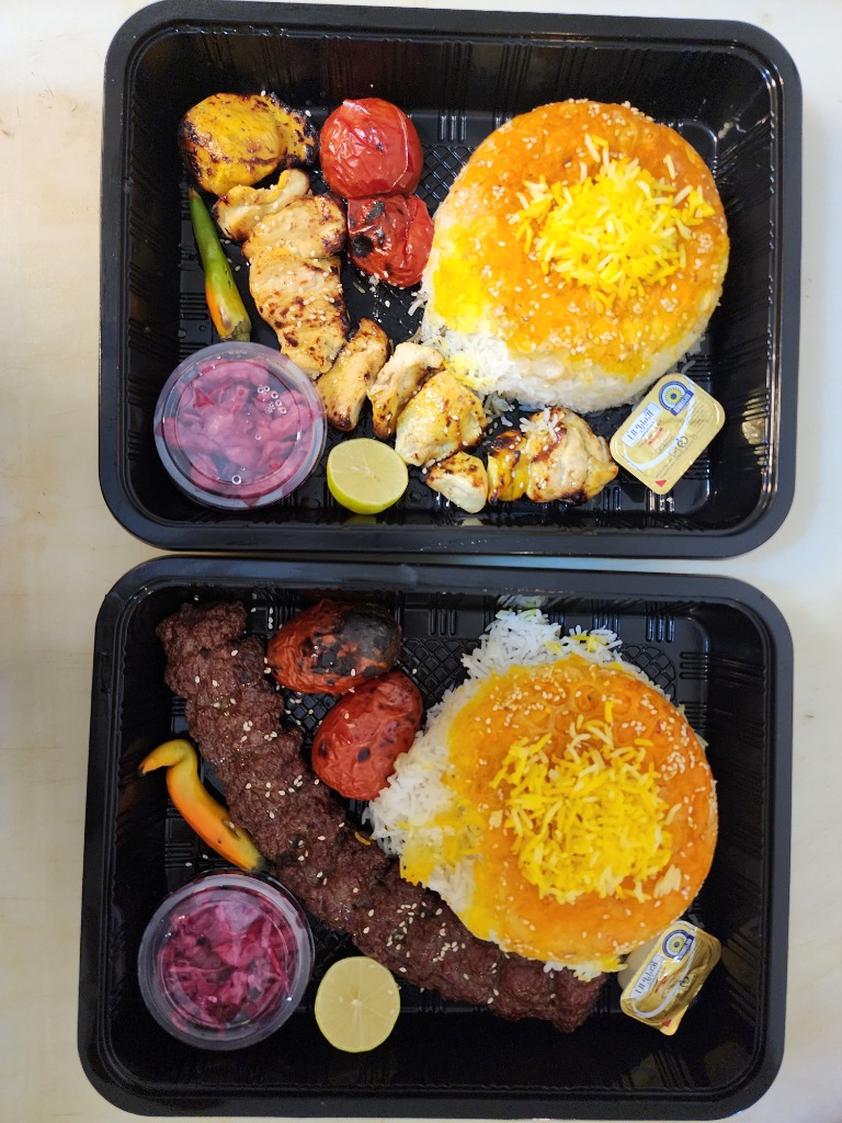 چلو کوبیده و جوجه در ظروف چندخانه لوکس